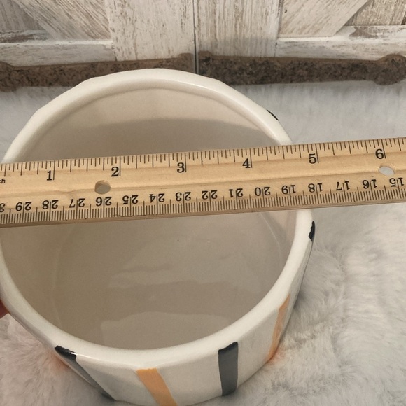 Potter’s Studio Halloween Black Cat Small Canister - Picture 6 of 8